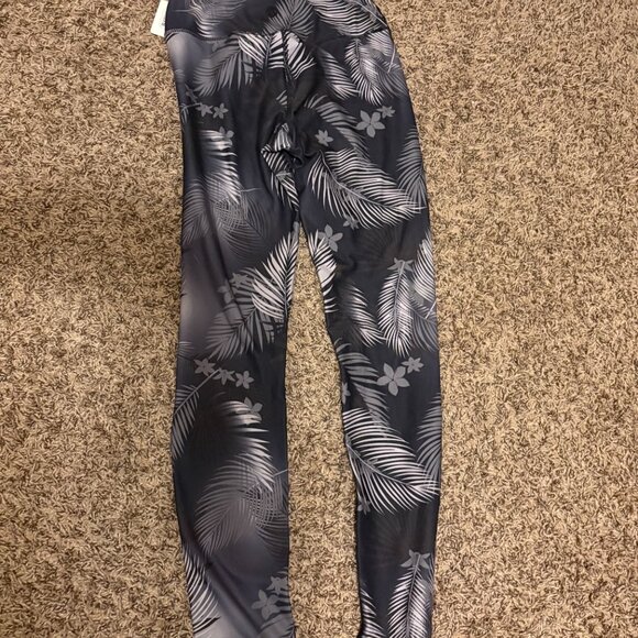 Scorpio Sol Brenda Leggings XS Xtra Small Black Tropical Print Ankle Length NWT - Picture 3 of 3